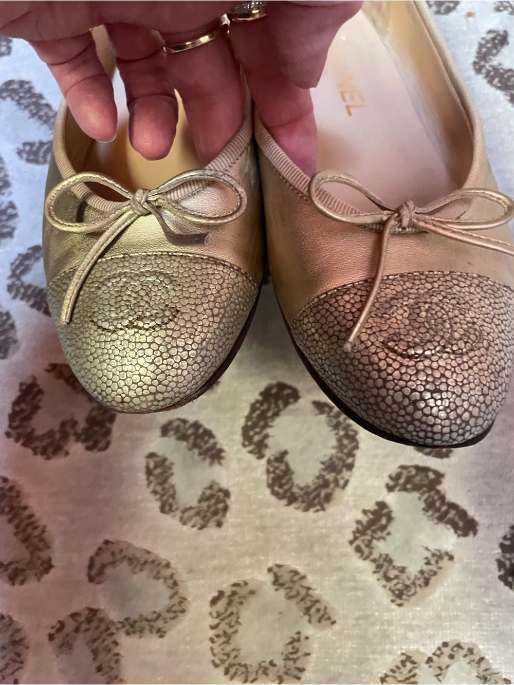 CHANEL Ballet Flat in Metallic Gold with Bow 37.5 - Picture 2 of 11